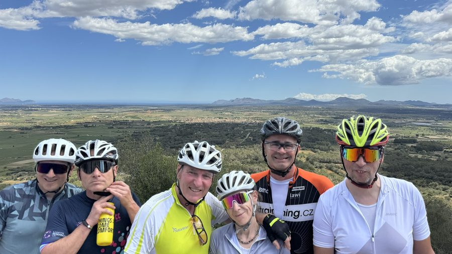 Účastníci kempu Bike Holidays na Mallorce