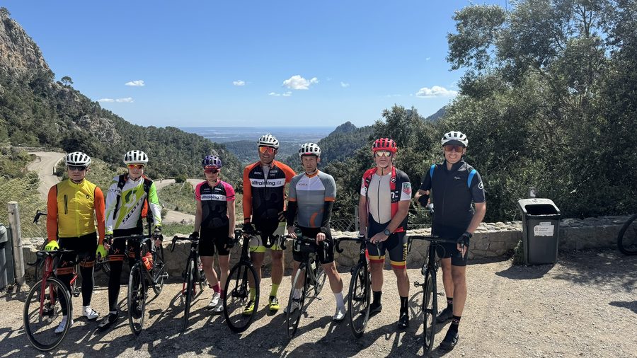Účastníci kempu Bike Holidays na Mallorce