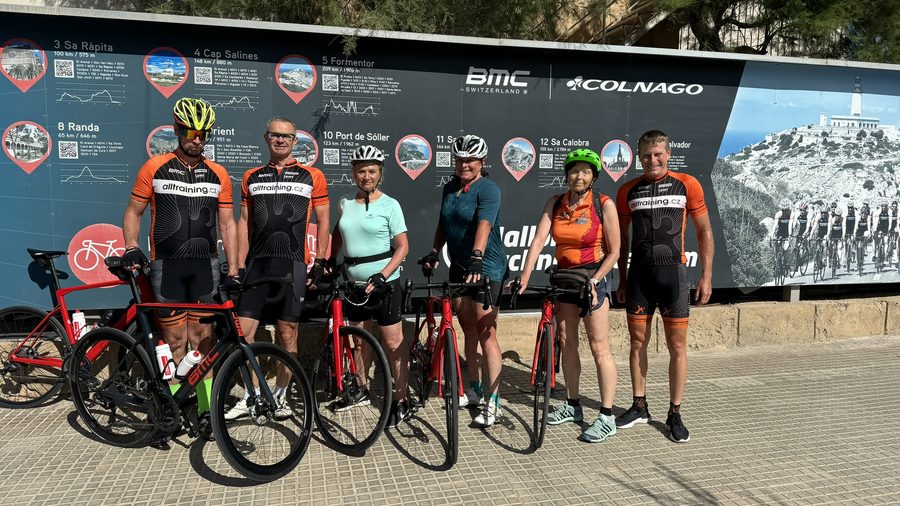 Účastníci kempu Bike Holidays na Mallorce