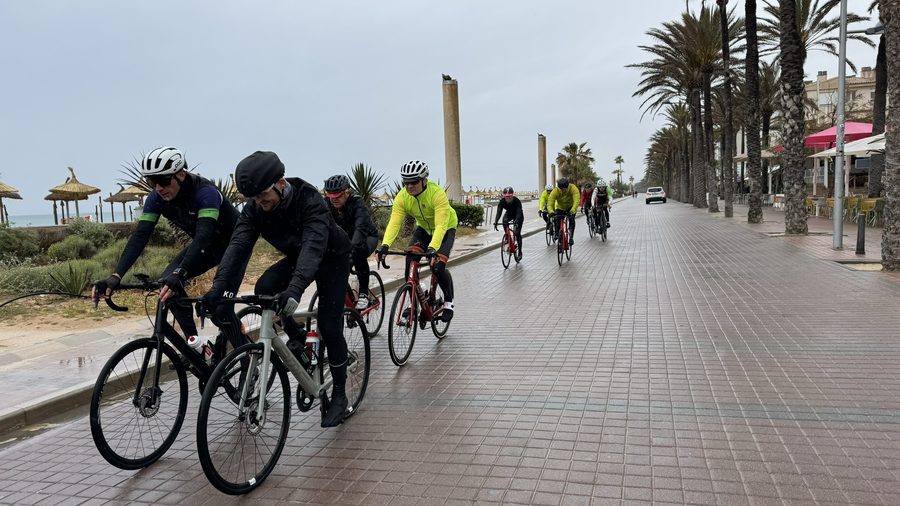 Účastníci kempu Bike Holidays na Mallorce
