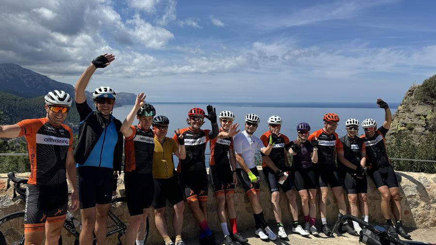 Účastníci kempu Bike Holidays na Mallorce