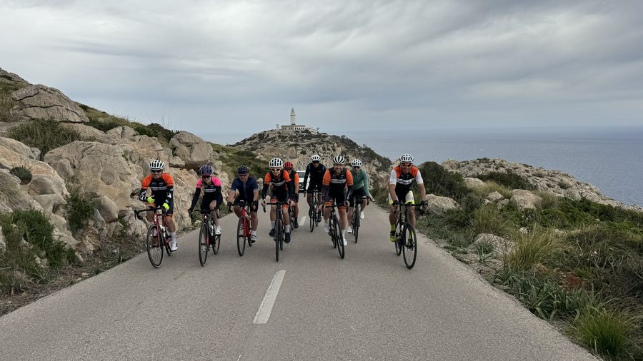 Účastníci kempu Bike Holidays na Mallorce