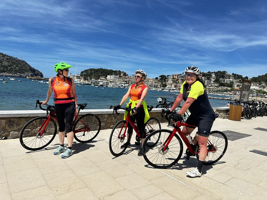 Účastníci kempu Alltraining na Mallorce