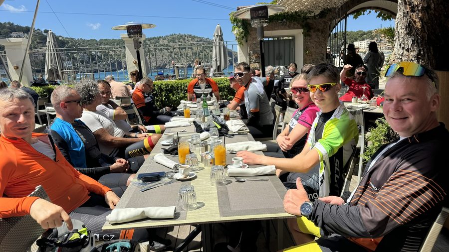 Účastníci kempu Bike Holidays na Mallorce