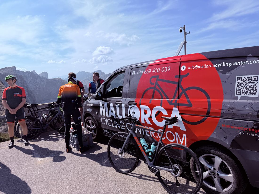Doprovodné vozidlo Mallorca Cycling Center