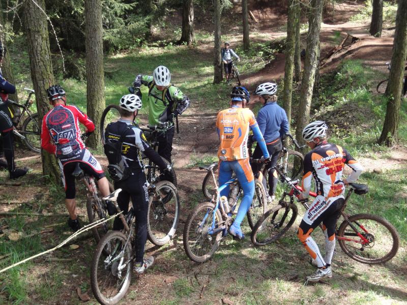 Bike kemp  (Den 2. - Cross country trať v Trutnově a lekce posilování a strečinku)