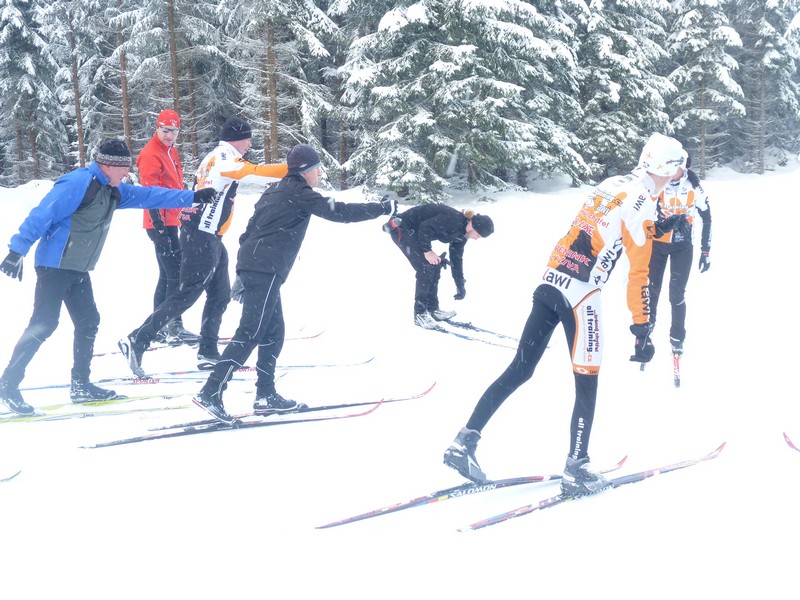 Ski kemp Benecko 11.1.2013 - den 2. - rozcvička, technika - klasika, skate, beseda