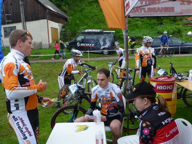 SUPER BIKEŘI na Jestřebích horách ČS aneb bahení lázně