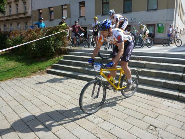 Super Biker Honza se s Alltraining.cz nejen připravil chytře, naučil se sjet i obávané schody! 