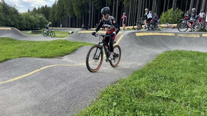 Skvělé odpoledne v sedle: Cyklistika naplno, týmová atmosféra a radost z každého kilometru | obrázek 