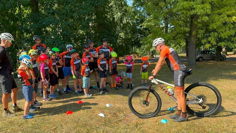 Příměstský cyklotábor Alltraining Praha: Více než 100 kilometrů dobrodružství, stovky úsměvů a děti, které odjížděly jako sebevědomí bikeři | obrázek 