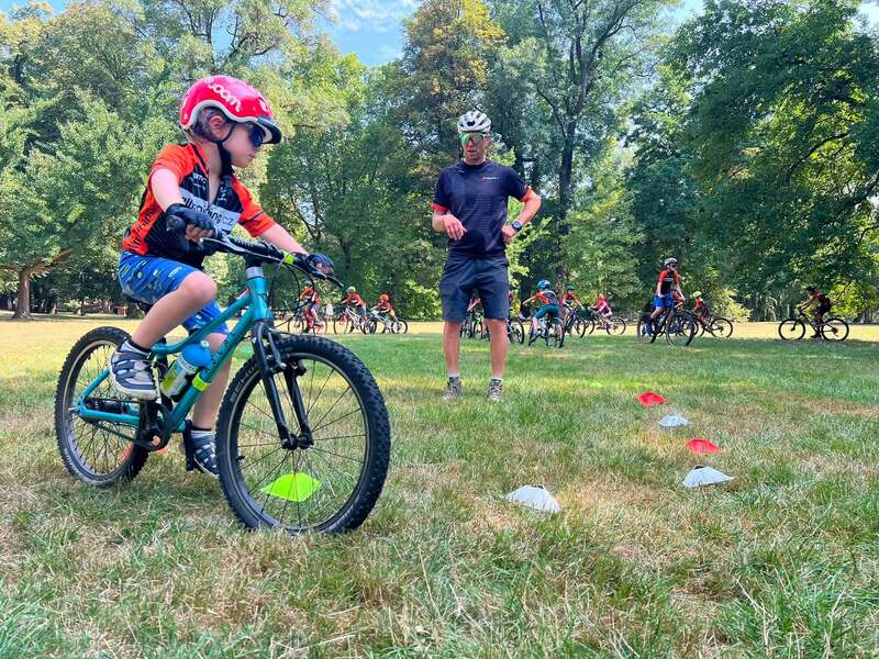 Příměstský cyklotábor Alltraining Praha: Více než 100 kilometrů dobrodružství, stovky úsměvů a děti, které odjížděly jako sebevědomí bikeři | obrázek 