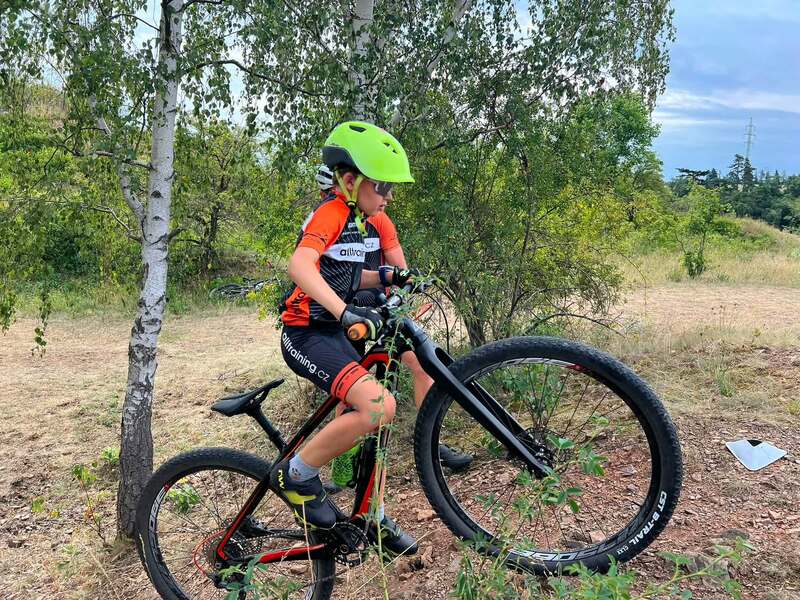 Příměstský cyklotábor Alltraining Praha: Více než 100 kilometrů dobrodružství, stovky úsměvů a děti, které odjížděly jako sebevědomí bikeři | obrázek 