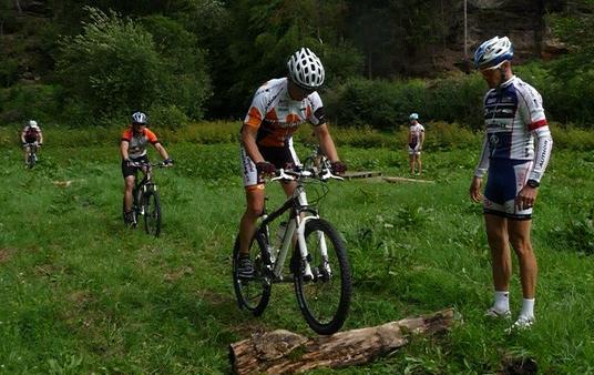 Bikeři a cyklokrosaři v roli učitelů na MTB  kempu techniky 14. - 16. 10. 2011 s Alltraining.cz | obrázek 