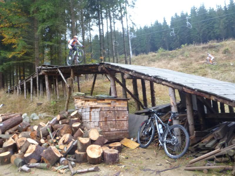 Kemp v koutech: zábava, výuka techniky a skvělá tečka za bikovou sezónou!