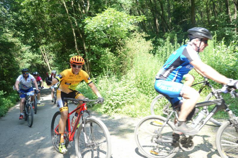 Chytrý trasér od Alltraining.cz vedl Superbikera i celý peleton až na bájný Karlštejn | obrázek 