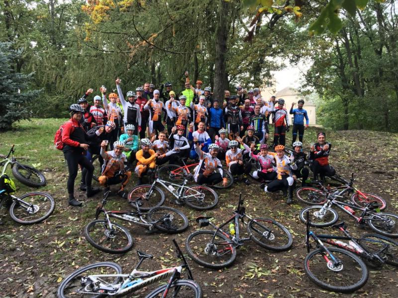 Peloton bikerů pod vedením Alltraining.cz dobil bájnou horu Říp již posedmé! | obrázek 