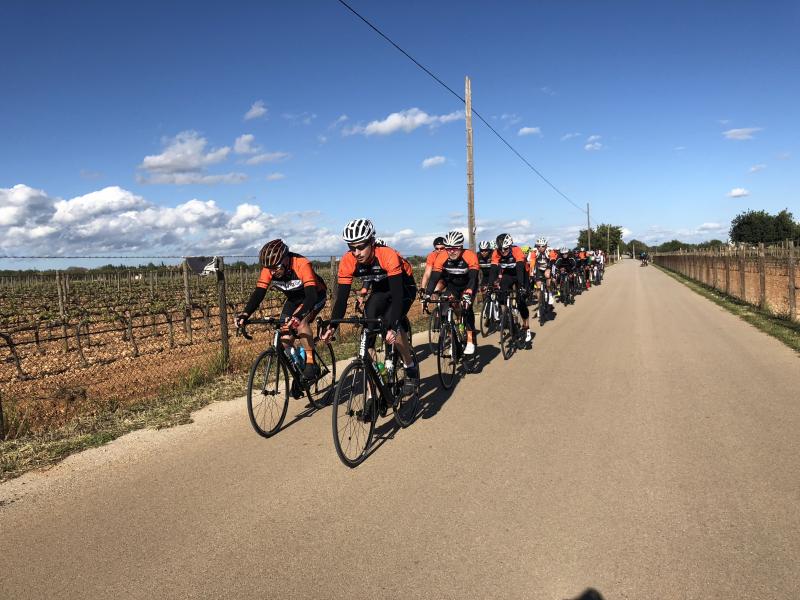 Skvělá parta se sešla na aprílovém kempu v ráji cyklistů  | obrázek 