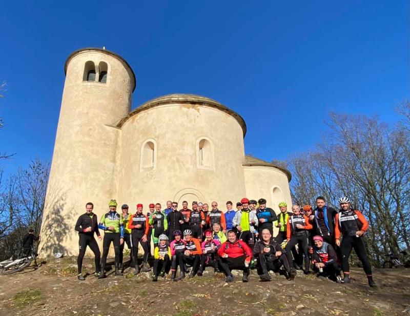 11. ROČNÍK ROZLUČKOVÉ VYJÍŽĎKY NA BÁJNÝ ŘÍP S ALLTRAINING.CZ  | obrázek 